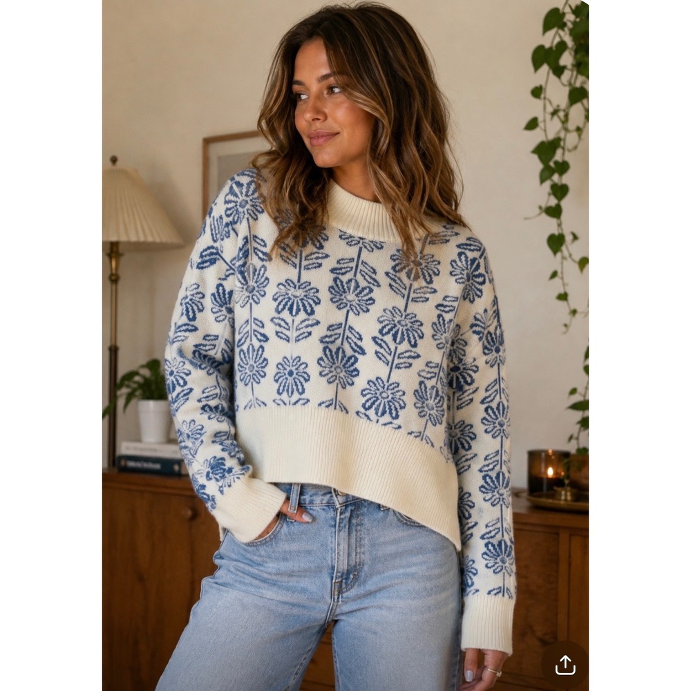 &merci Women Blue Floral Daisy Mock Neck Cropped Knit Sweater Cream Size M